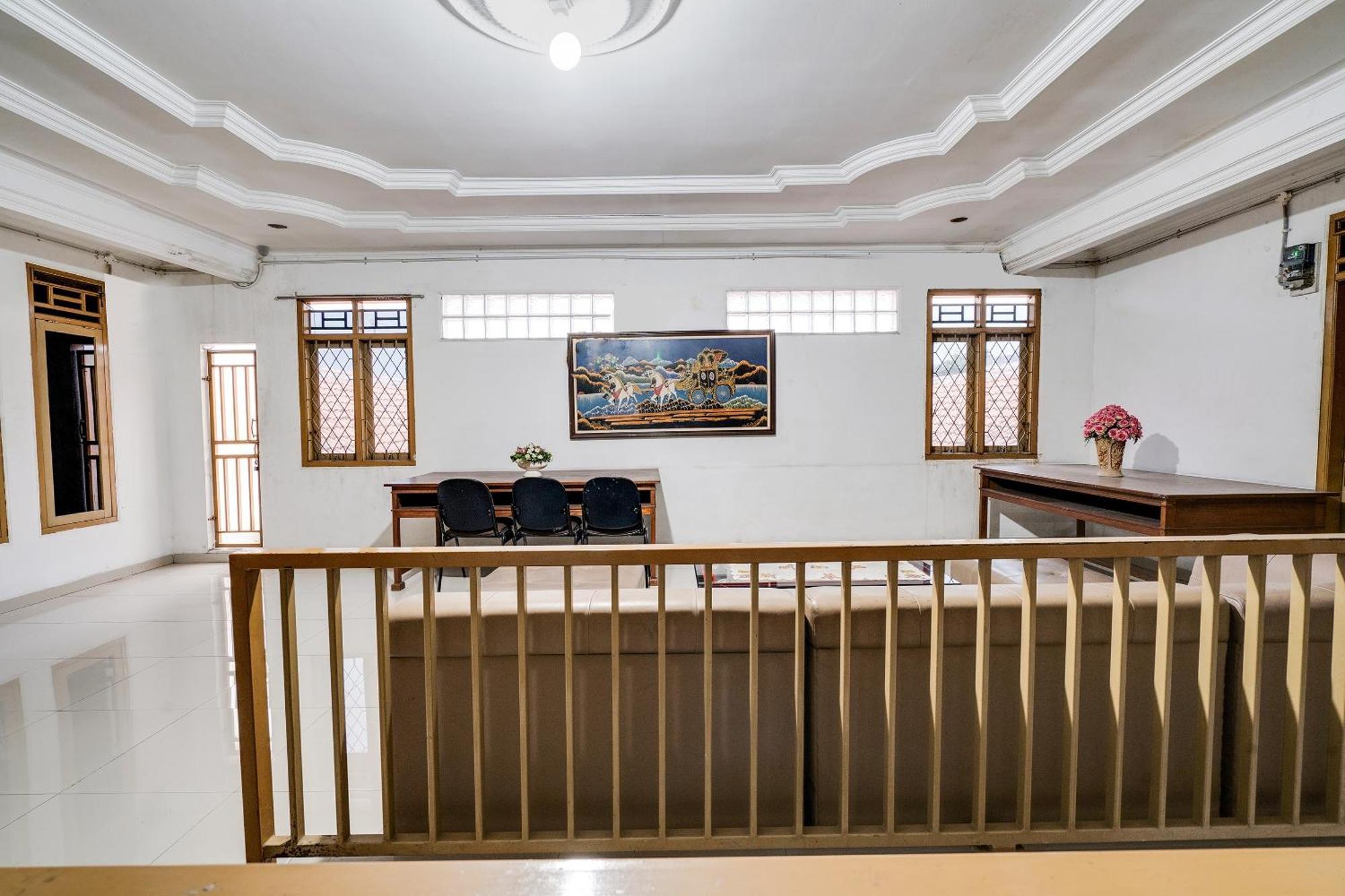Oyo Life 91994 Sawerigading Jatinangor Syariah Hotell Sayang Exteriör bild