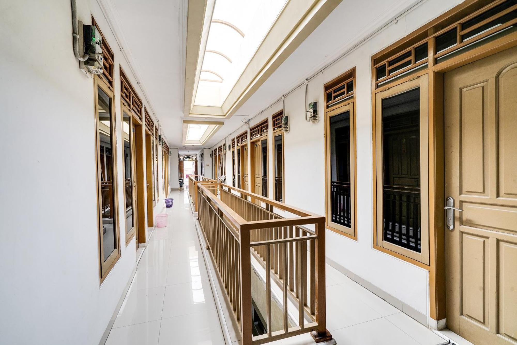 Oyo Life 91994 Sawerigading Jatinangor Syariah Hotell Sayang Exteriör bild