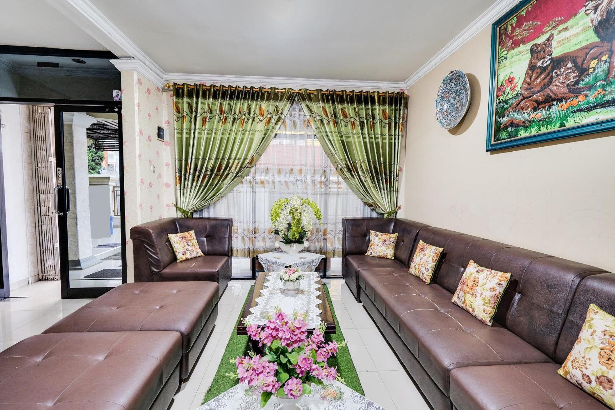 Oyo Life 91994 Sawerigading Jatinangor Syariah Hotell Sayang Exteriör bild